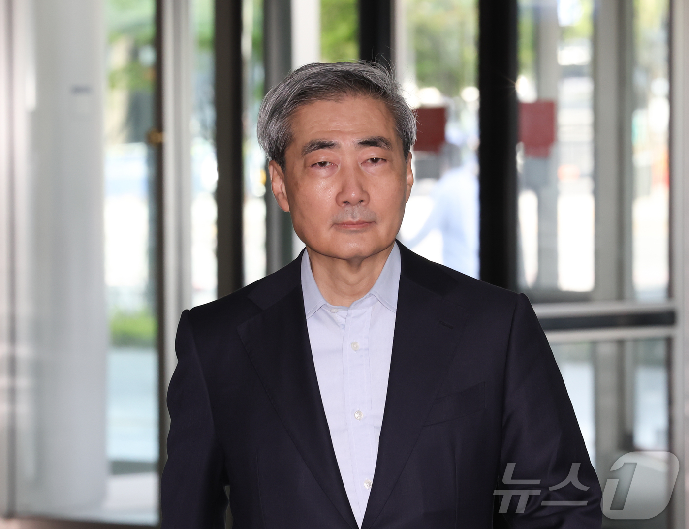 (서울=뉴스1) 이종수 기자 = 신현송 한국은행 총재 후보자가 14일 오전 서울 중구 한화금융플라자에 마련된 청문회 준비 사무실로 출근하고 있다. 2026.4.14/뉴스1