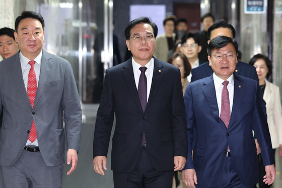 원내대책회의 참석하는 송언석