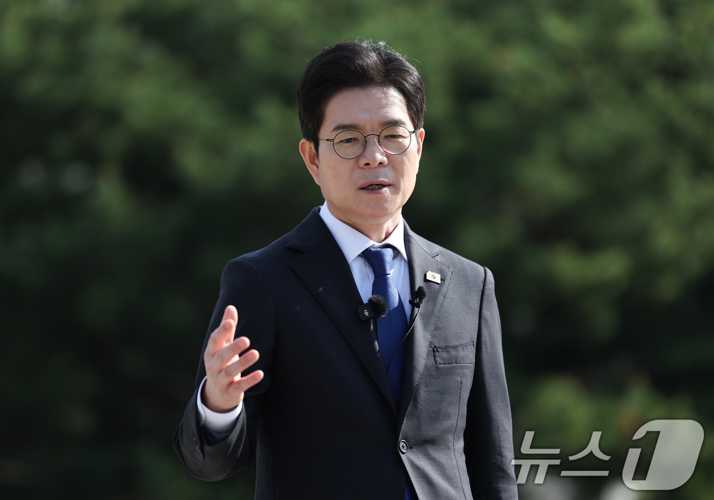 (서울=뉴스1) 임지훈 인턴기자 = 정원오 더불어민주당 서울시장 후보가 14일 오전 서울 용산구 국립중앙박물관에서 문화·관광 공약 발표를 마치고 취재진 질문에 답하고 있다. 202 …