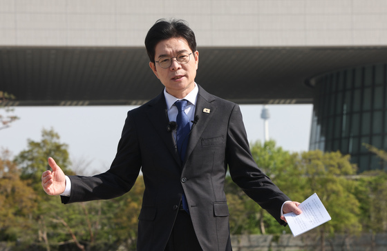 질문에 답하는 정원오 민주당 서울시장 후보