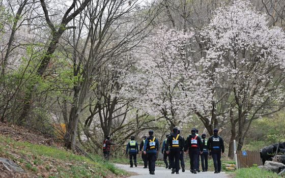 늑구 수색하는 경찰