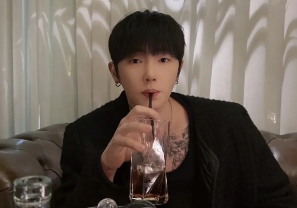 '과즙세연 열애' BJ 케이, 故 설리 성희롱부터 코인 의혹까지 얼룩