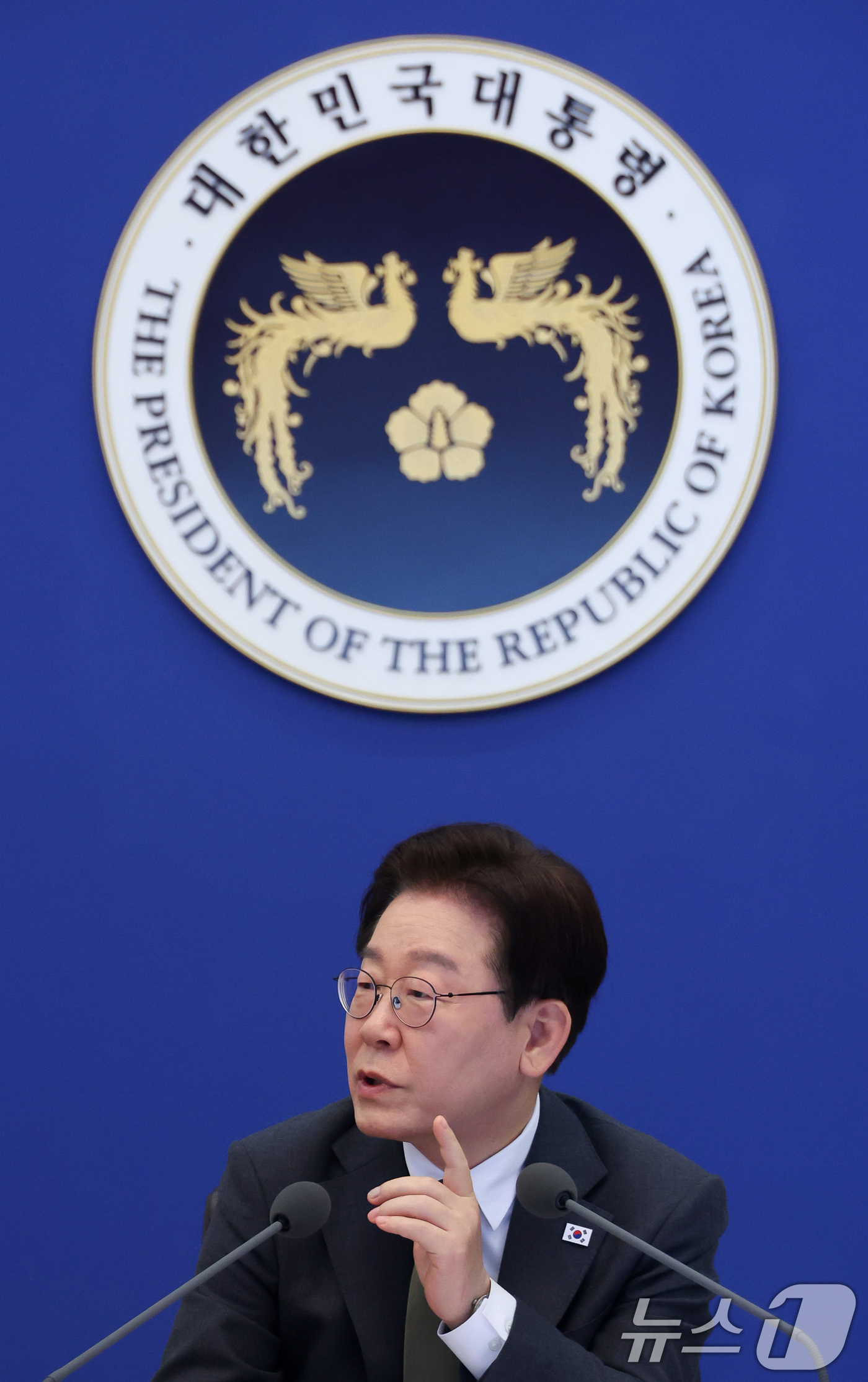 (서울=뉴스1) 허경 기자 = 이재명 대통령이 14일 청와대에서 열린 비상경제점검회의 겸 국무회의에서 발언하고 있다. (청와대통신사진기자단) 2026.4.14/뉴스1