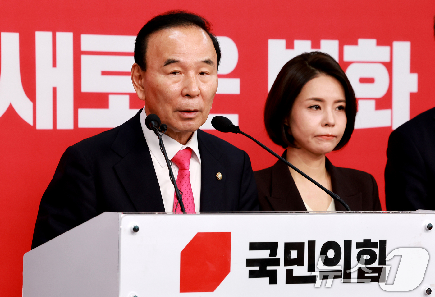 (서울=뉴스1) 이호윤 기자 = 박덕흠 국민의힘 공천관리위원장이 14일 서울 영등포구 국민의힘 중앙당사에서 광역단체장 경선결과를 발표하고 있다.국민의힘 공천관리위원회는 경북도지사 …