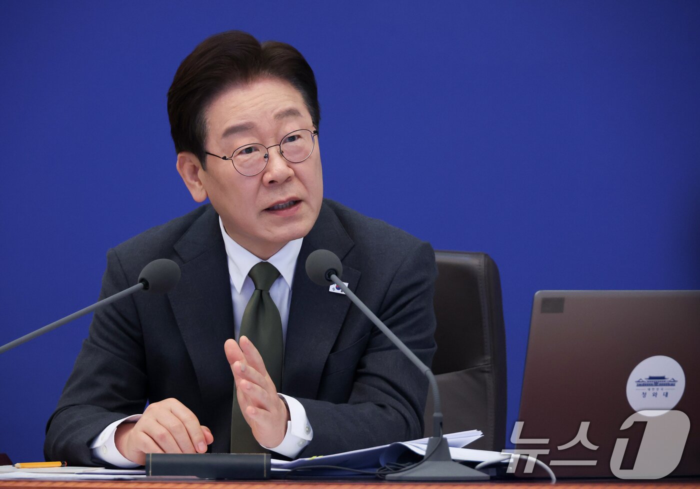 본문 이미지 - 이재명 대통령이 14일 청와대에서 열린 비상경제점검회의 겸 국무회의에서 발언하고 있다. (청와대통신사진기자단) 2026.4.14 ⓒ 뉴스1 허경 기자