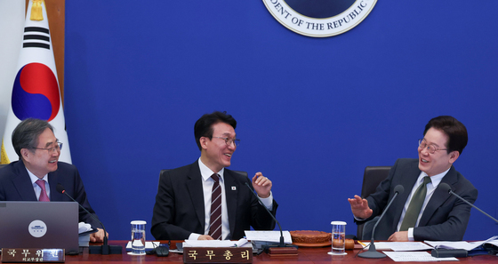 조현 장관 발언에 미소 짓는 이재명 대통령