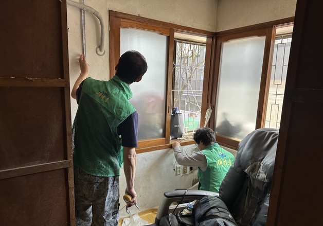 18년째 이어진 '러브하우스'…내동 새마을협의회 주거 개선 봉사