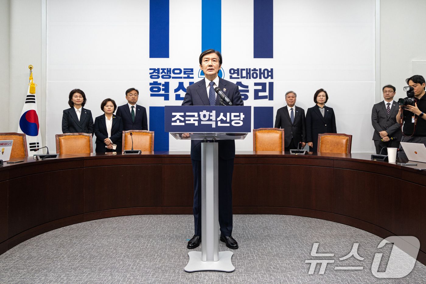 (서울=뉴스1) 이승배 기자 = 조국 조국혁신당 대표가 14일 서울 여의도 국회에서 6.3 국회의원 재보궐선거 평택을 출마 기자회견을 하고 있다. 2026.4.14/뉴스1