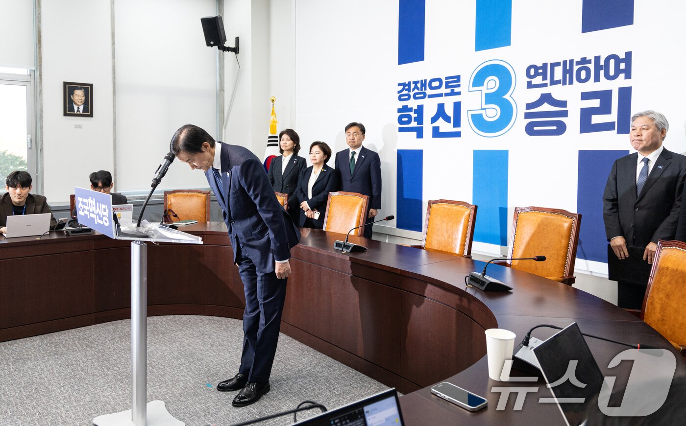 본문 이미지 - 조국 조국혁신당 대표가 14일 서울 여의도 국회에서 6.3 국회의원 재보궐선거 평택을 출마 기자회견을 하고 있다. 2026.4.14 ⓒ 뉴스1 이승배 기자