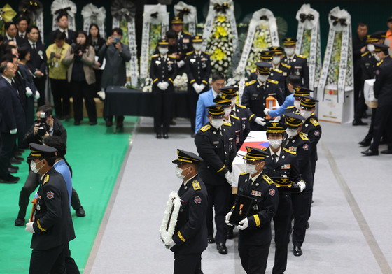 눈물의 순직소방공무원 영결식