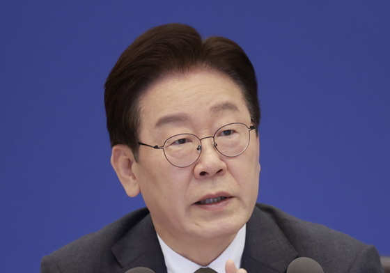 국무회의 발언하는 이재명 대통령