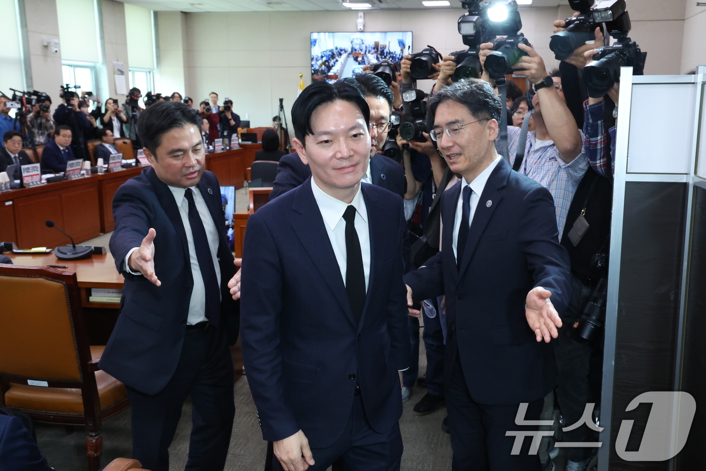 (서울=뉴스1) 신웅수 기자 = '쌍방울 대북 송금' 사건을 수사했던 박상용 검사가 14일 서울 여의도 국회 윤석열정권정치검찰조작기소의혹사건진상규명국정조사특별위원회에서 열린 쌍방울 …