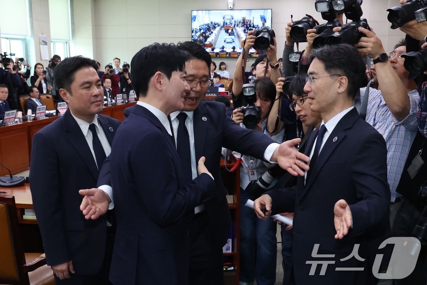 (서울=뉴스1) 신웅수 기자 = '쌍방울 대북 송금' 사건을 수사했던 박상용 검사가 14일 서울 여의도 국회 윤석열정권정치검찰조작기소의혹사건진상규명국정조사특별위원회에서 열린 쌍방울 …