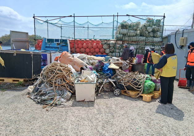 여수시, 선소대교 인근 폐어구 190톤 수거…'섬박람회' 대비 환경 정비