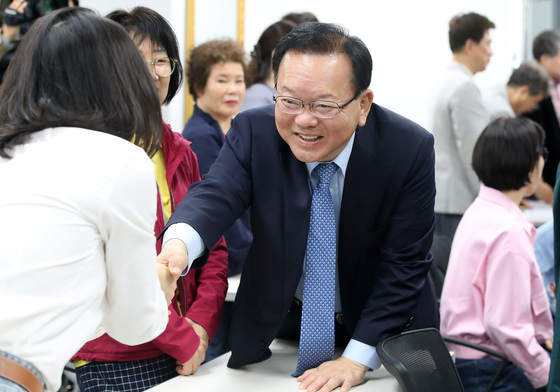 김부겸 "여론조사 우위는 착시 취하면 안 돼, 실제는 팽팽…이번엔 바꿔보자 호소"
