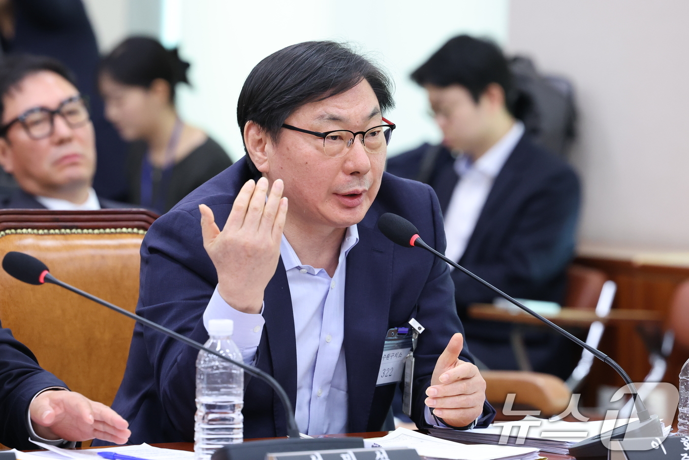 (서울=뉴스1) 신웅수 기자 = 이화영 전 경기도 평화부지사가 14일 서울 여의도 국회 윤석열정권정치검찰조작기소의혹사건진상규명국정조사특별위원회에서 열린 쌍방울 대북송금 조작기소 의 …