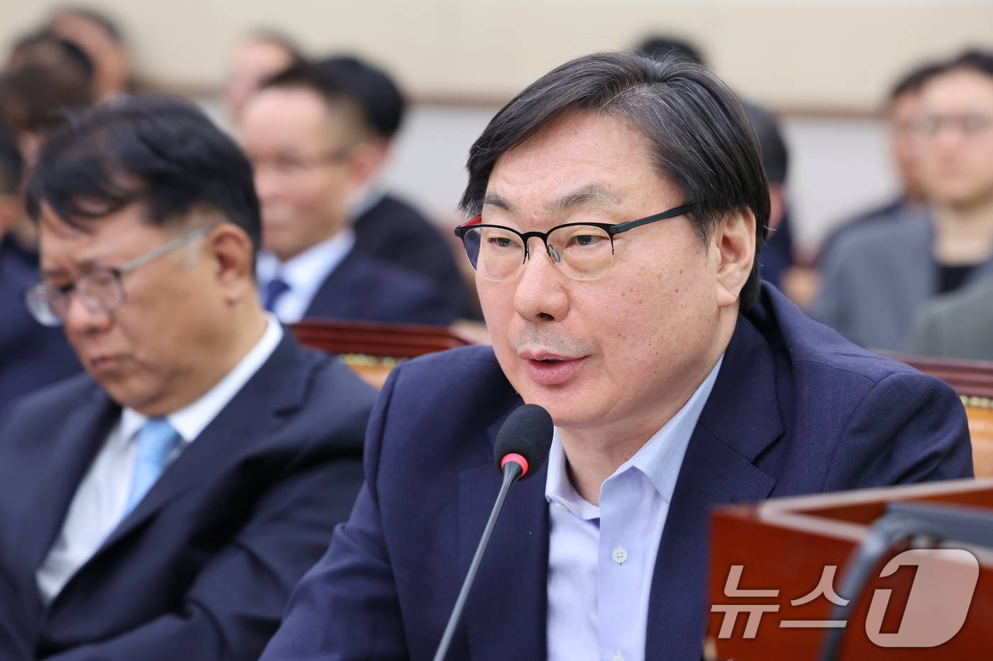 (서울=뉴스1) 신웅수 기자 = 이화영 전 경기도 평화부지사가 14일 서울 여의도 국회 윤석열정권정치검찰조작기소의혹사건진상규명국정조사특별위원회에서 열린 쌍방울 대북송금 조작기소 의 …