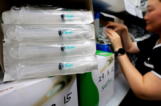 주사기 매점매석 신고센터 첫 집계…재고량 4516만개