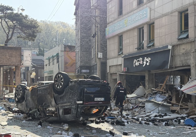 청주 가스폭발 사고…"가게 앞 주차 차량 큰 피해 막았다"