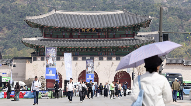"반팔 꺼내야"…서울 최고 26도 '초여름 날씨' 계속[오늘날씨]