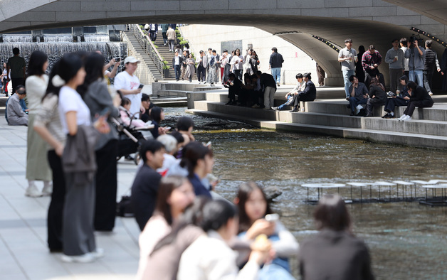청계천 찾은 시민들