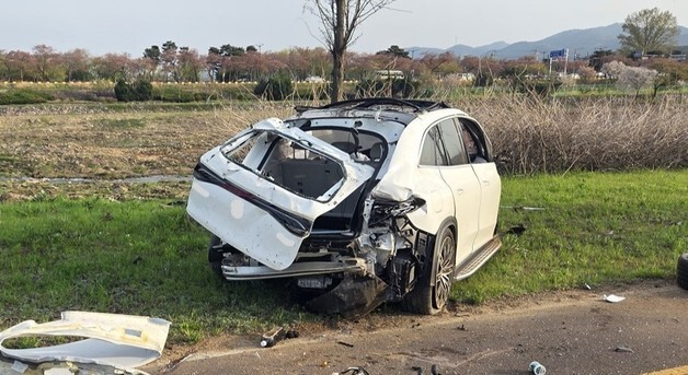 4명 사망 경주 하천둔치 추락 승용차…탑승자 모두 안전벨트 미착용