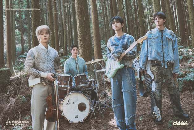 루시, 정규 2집 단체 사진 공개…숲 속의 청춘 비주얼
