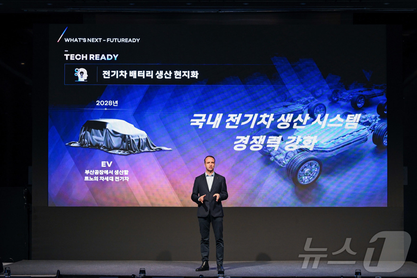 (서울=뉴스1) = 니콜라 파리 르노코리아 사장이 14일 오전 서울 용산구 그랜드 하얏트 호텔에서 열린 르노코리아 기자간담회에서 발표를 하고 있다.(르노코리아 제공. 재판매 및 D …