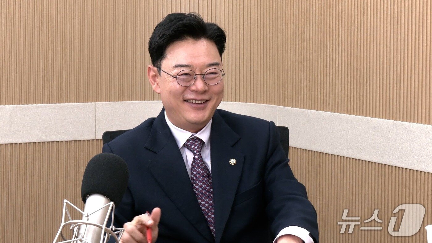 본문 이미지 - 뉴스1TV '팩트앤뷰'에 출연한 김성원 국민의힘 의원. 2026.4.14./뉴스1