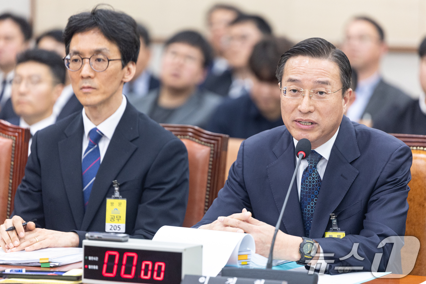 (서울=뉴스1) 이승배 기자 = 14일 서울 여의도 국회에서 열린 제434회국회(임시회) 윤석열 정권 정치검찰 조작기소 의혹 사건 진상규명 국정조사특별위원회 쌍방울 대북송금 조작기 …