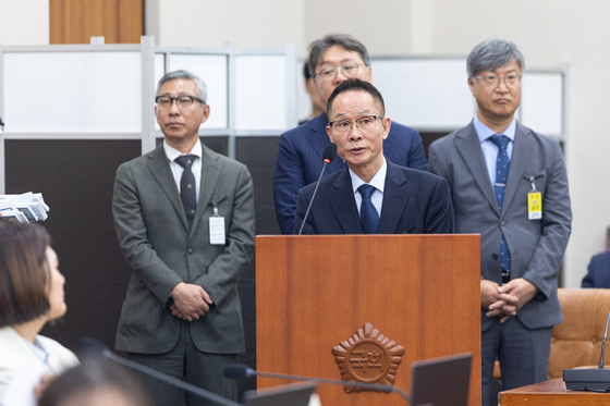 동거녀 흉기 위협·폭행 조경식 전 KH그룹 부회장, 1심 징역4년
