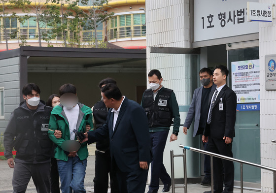 냉동창고에서 토치질하다 불 낸 중국인 영장심사 출석