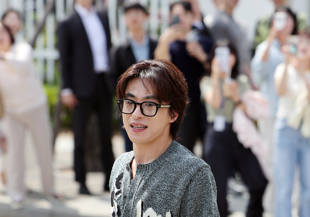 팝업스토어 향하는 구교환