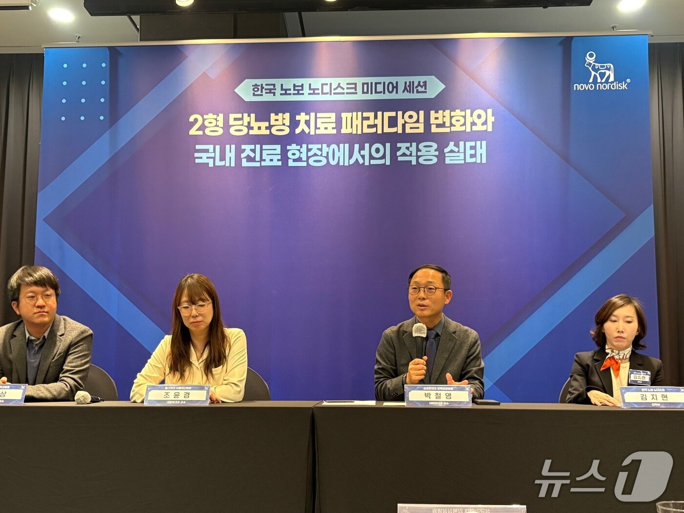 본문 이미지 - 박철영 성균관의대 강북삼성병원 내분비내과 교수가 14일 서울 중구 코트야드 메리어트 서울 명동에서 '2형 당뇨 치료 패러다임 변화와 국내 진료 현장에서의 적용 실태'를 주제로 열린 미디어 세션에서 질의에 답하고 있다.