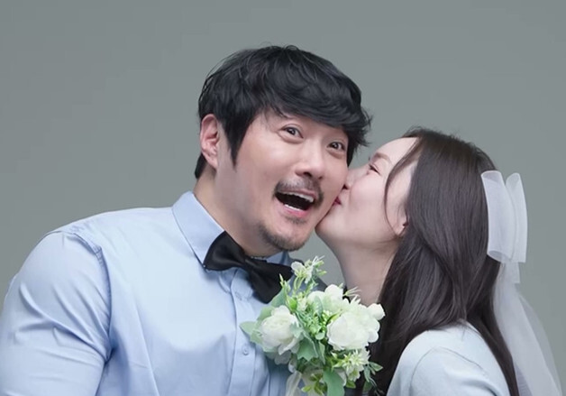 "결혼식 하고싶다 했는데"…KCM, 아내와 15년만에 웨딩 사진 '뭉클'