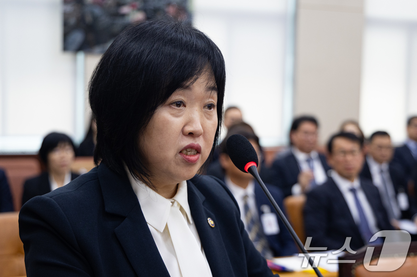 (서울=뉴스1) 유승관 기자 = 홍소영 병무청장이 14일 서울 여의도 국회에서 열린 제434회 국회(임시회) 국방위원회 제1차 전체회의에서 법안 의결 인사말을 하고 있다. 2026 …