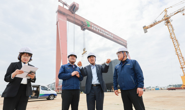 군산조선소 찾은 김관영 도지사