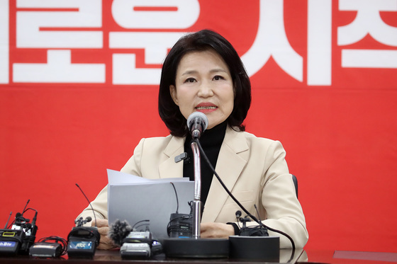 기자회견문 발표하는 이진숙