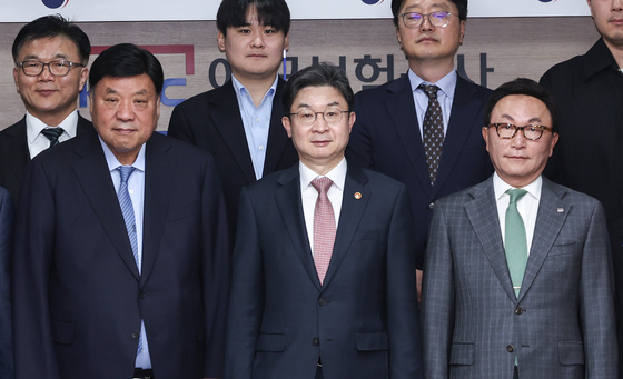 국민성장펀드 제2차 전략위원회 회의 기념촬영