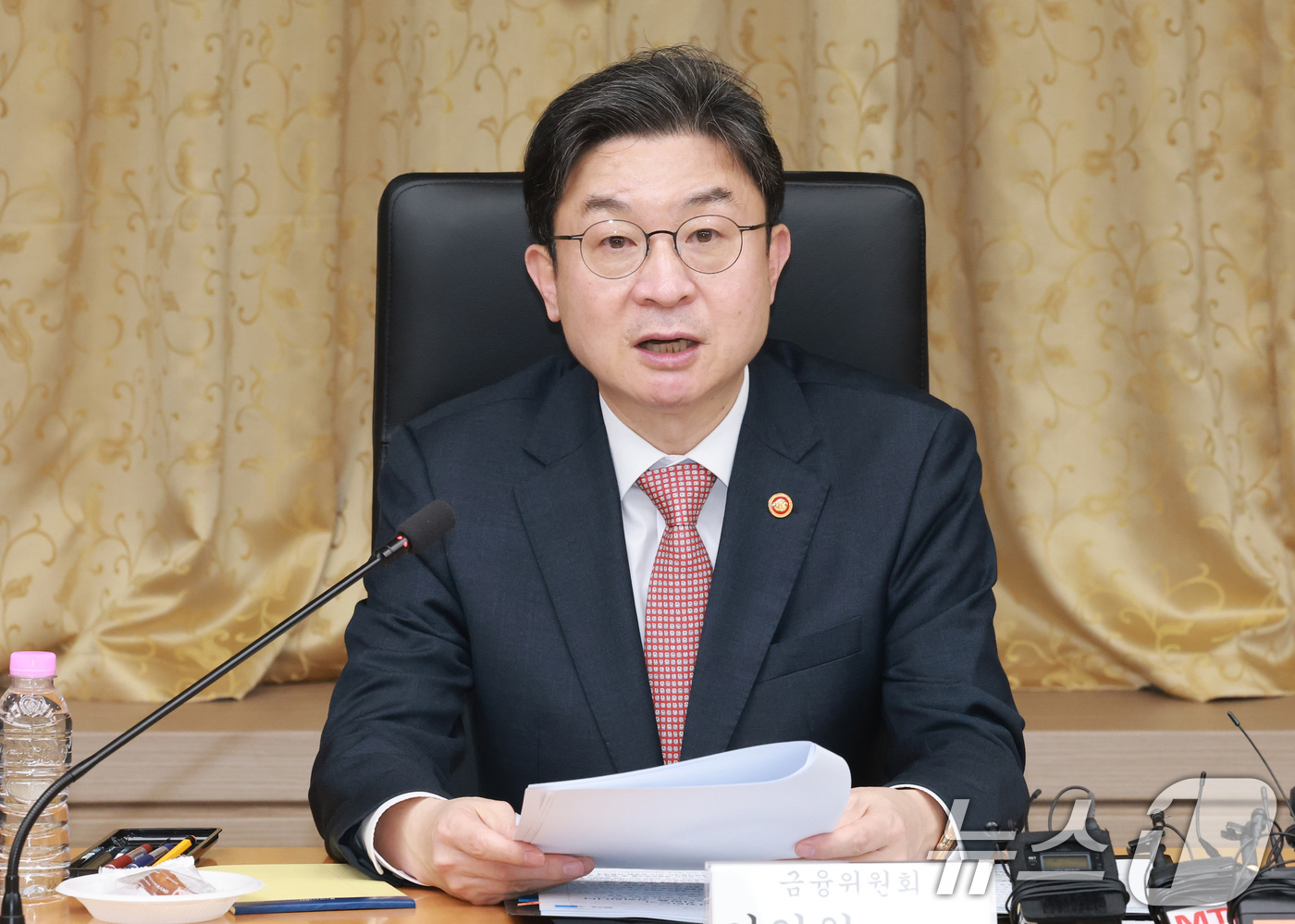 (서울=뉴스1) 임세영 기자 = 이억원 금융위원장이 14일 서울 중구 예금보험공사에서 열린 국민성장펀드 제2차 전략위원회 회의에서 모두발언을 하고 있다. 2026.4.14/뉴스1