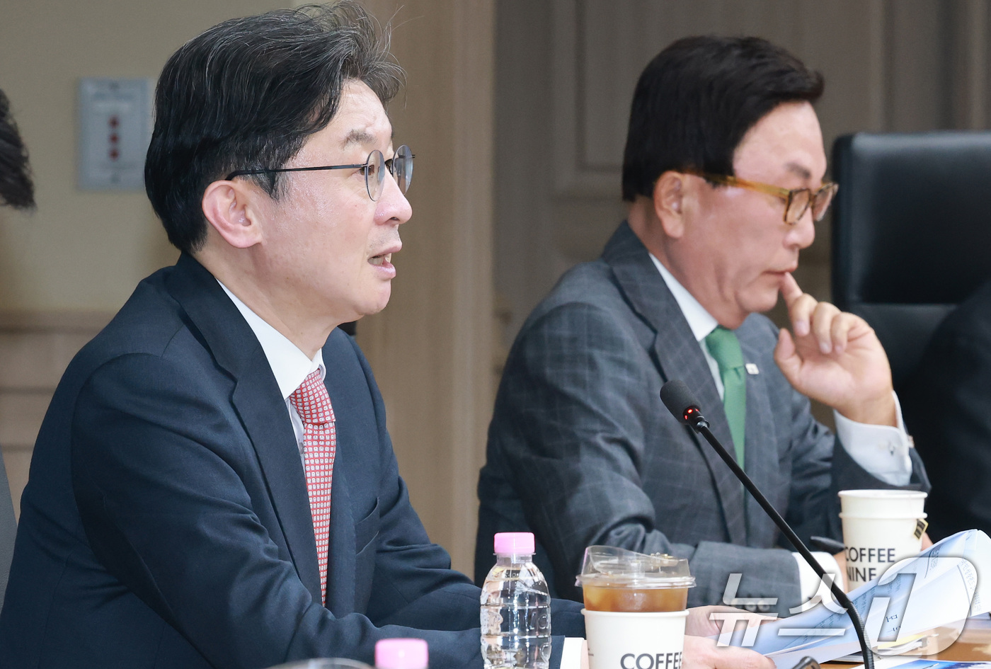 (서울=뉴스1) 임세영 기자 = 이억원 금융위원장이 14일 서울 중구 예금보험공사에서 열린 국민성장펀드 제2차 전략위원회 회의에서 모두발언을 하고 있다. 2026.4.14/뉴스1