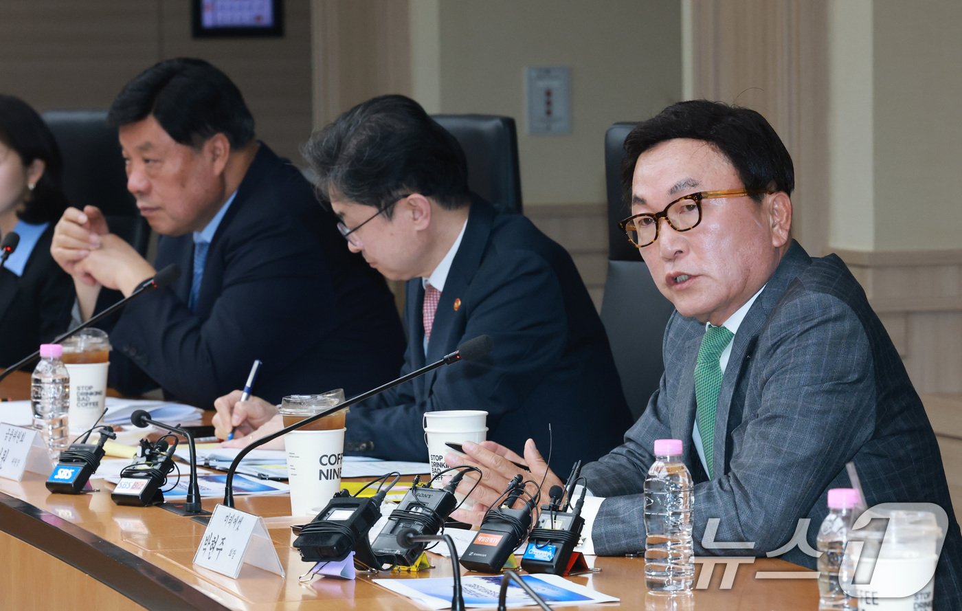 (서울=뉴스1) 임세영 기자 = 박현주 미래에셋 회장이 14일 서울 중구 예금보험공사에서 열린 국민성장펀드 제2차 전략위원회 회의에서 발언을 하고 있다. 2026.4.14/뉴스1