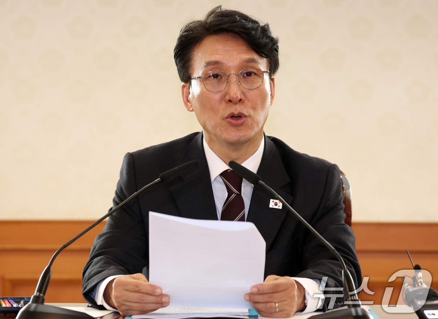 (서울=뉴스1) 김명섭 기자 = 김민석 국무총리가 14일 오후 서울 종로구 세종대로 정부서울청사에서 열린 공명선거 관계장관회의에서 모두 발언을 하고 있다. 2026.4.14/뉴스1 …