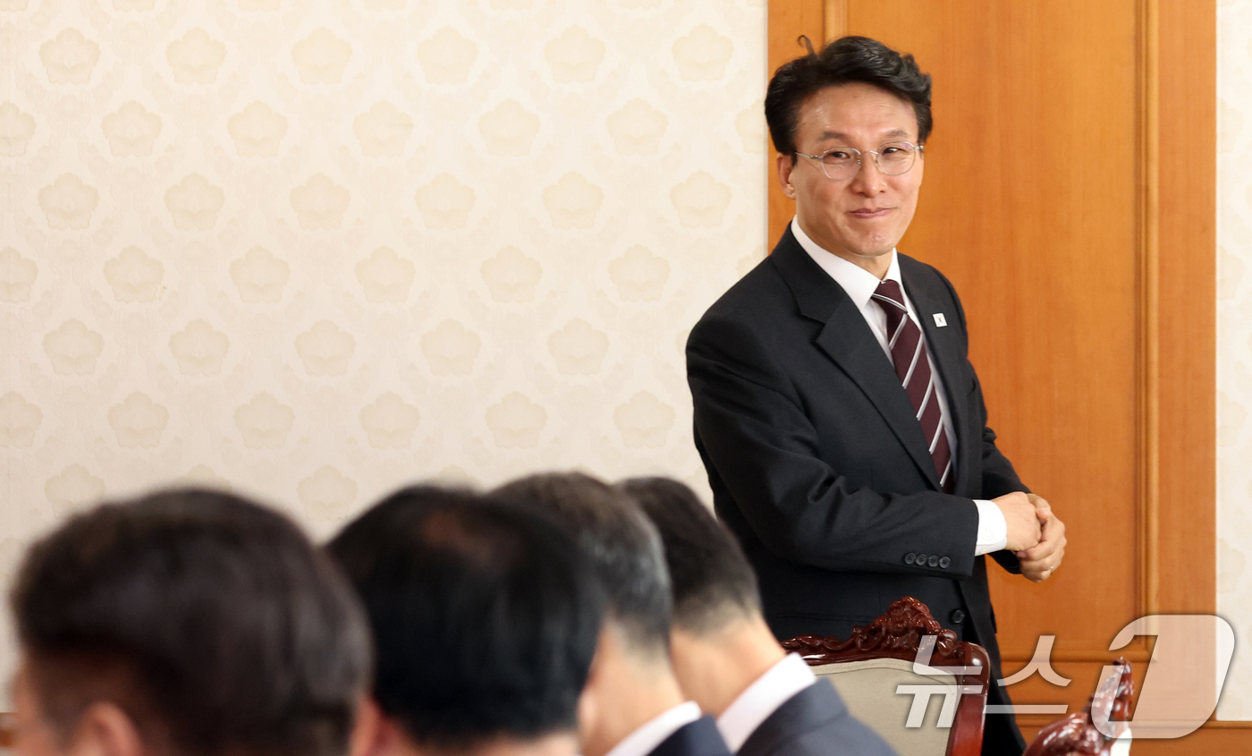 (서울=뉴스1) 김명섭 기자 = 김민석 국무총리가 14일 오후 서울 종로구 세종대로 정부서울청사에서 열린 공명선거 관계장관회의에 참석하고 있다. 2026.4.14/뉴스1