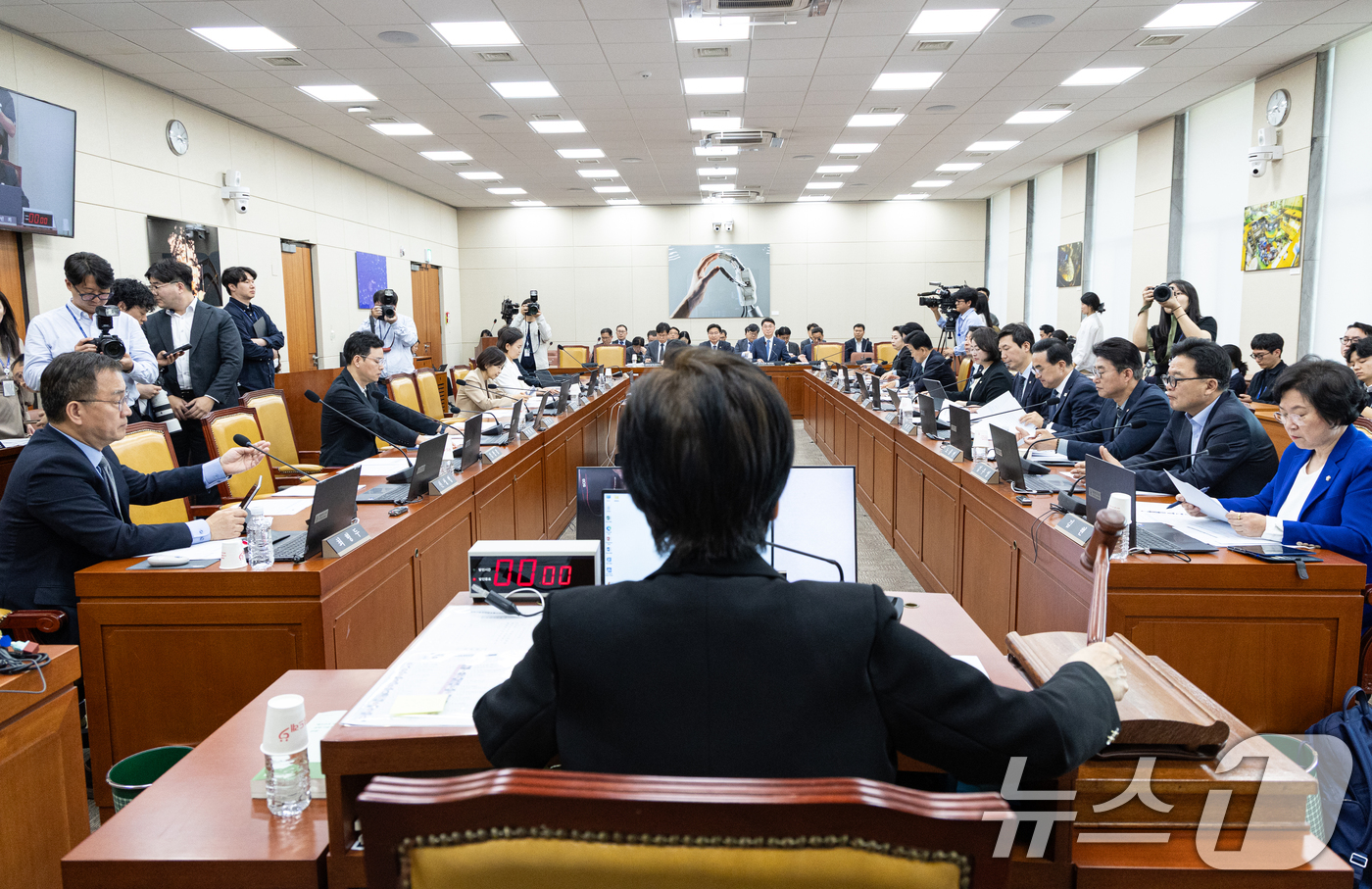 (서울=뉴스1) 이승배 기자 = 14일 서울 여의도 국회에서 열린 제434회국회(임시회) 과학기술정보방송통신위원회 제4차 전체회의에서 최민희 위원장이 의사진행을 하고 있다. 202 …