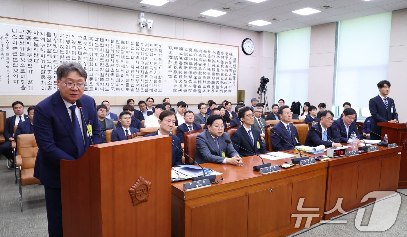 (서울=뉴스1) 신웅수 기자 = 방용철 쌍방울그룹 전 부회장이  14일 서울 여의도 국회 윤석열정권정치검찰조작기소의혹사건진상규명국정조사특별위원회에서 열린 쌍방울 대북송금 조작기소 …