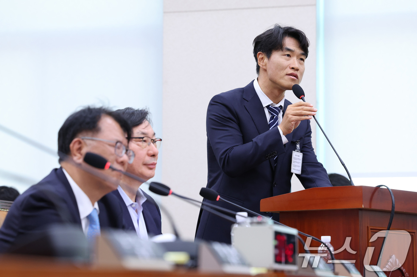 (서울=뉴스1) 신웅수 기자 = 김영남 전 수원지검 형사6부장이 14일 서울 여의도 국회 윤석열정권정치검찰조작기소의혹사건진상규명국정조사특별위원회에서 열린 쌍방울 대북송금 조작기소 …