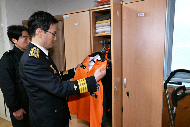 김승룡 소방청장, 故박승원·노태영 소방관 근무지 찾아 위로