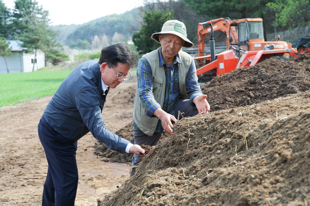 이승돈 농진청장, 포천 유기농 현장 방문…"친환경 기술 확산"