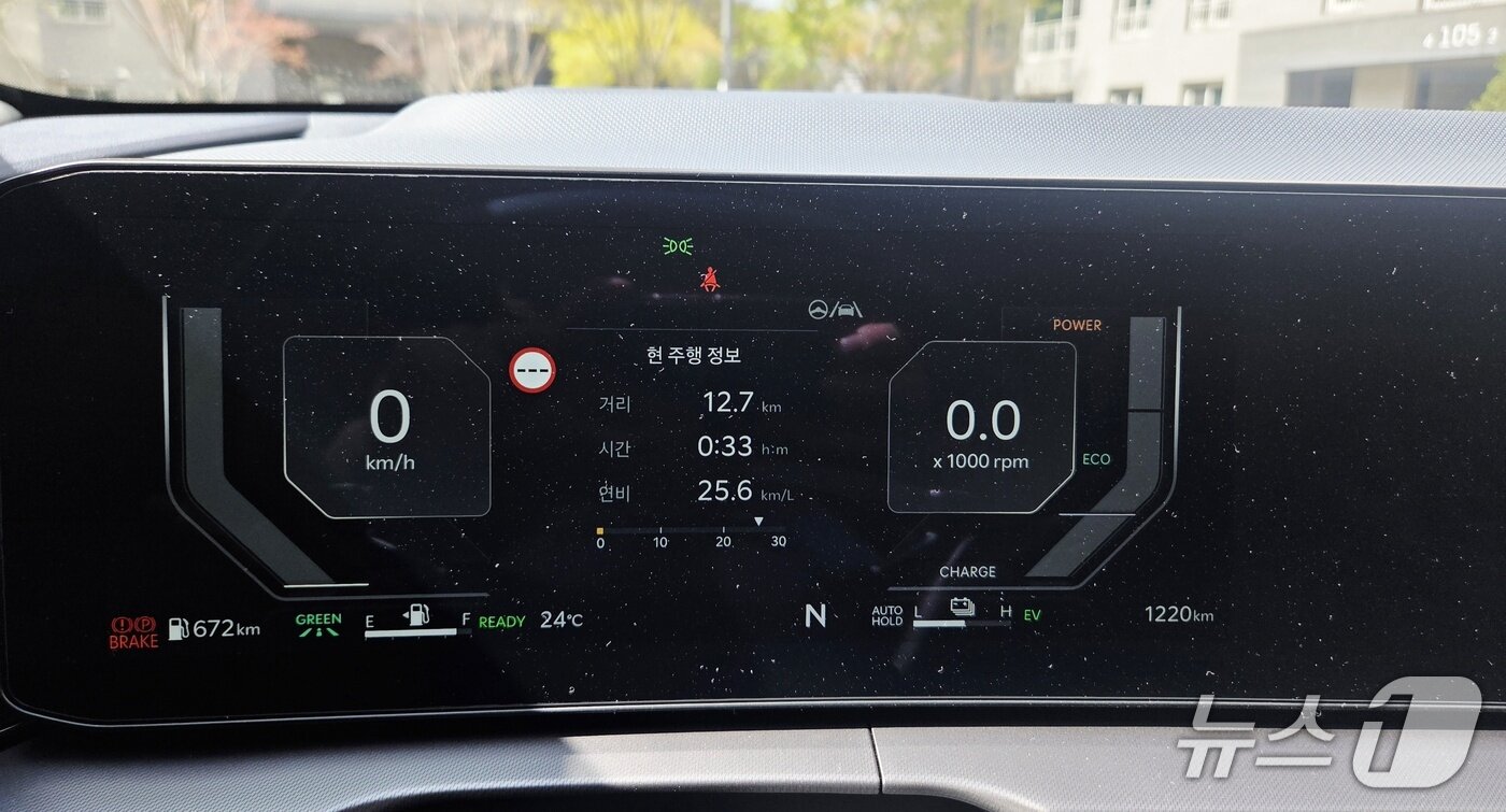 본문 이미지 - 니로 하이브리드 도심 주행 후 연비. 2026.04.011/뉴스1 박기범 기자